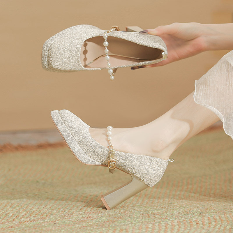 香槟色婚纱婚鞋女新娘鞋不累脚粗跟防水台高跟鞋玛丽珍婚礼高级感