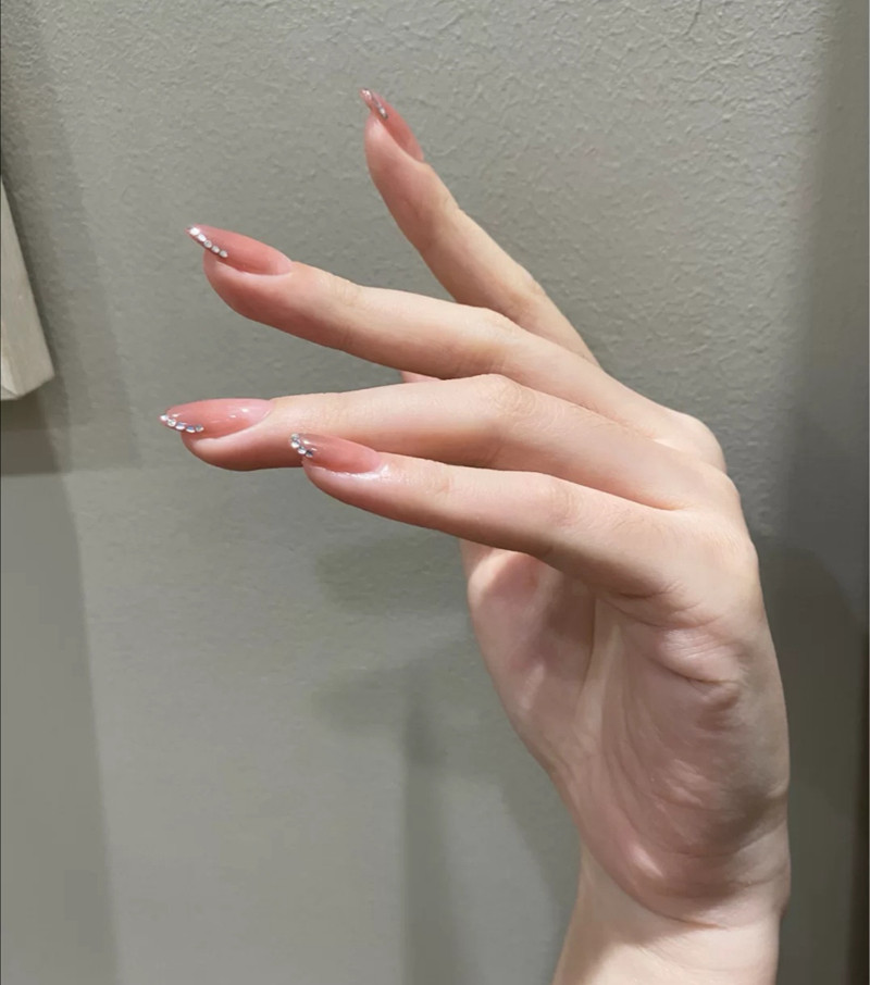 pink girls手工定制裸色显白甲贴镭射小蝴蝶甲片穿戴成品美甲贴片