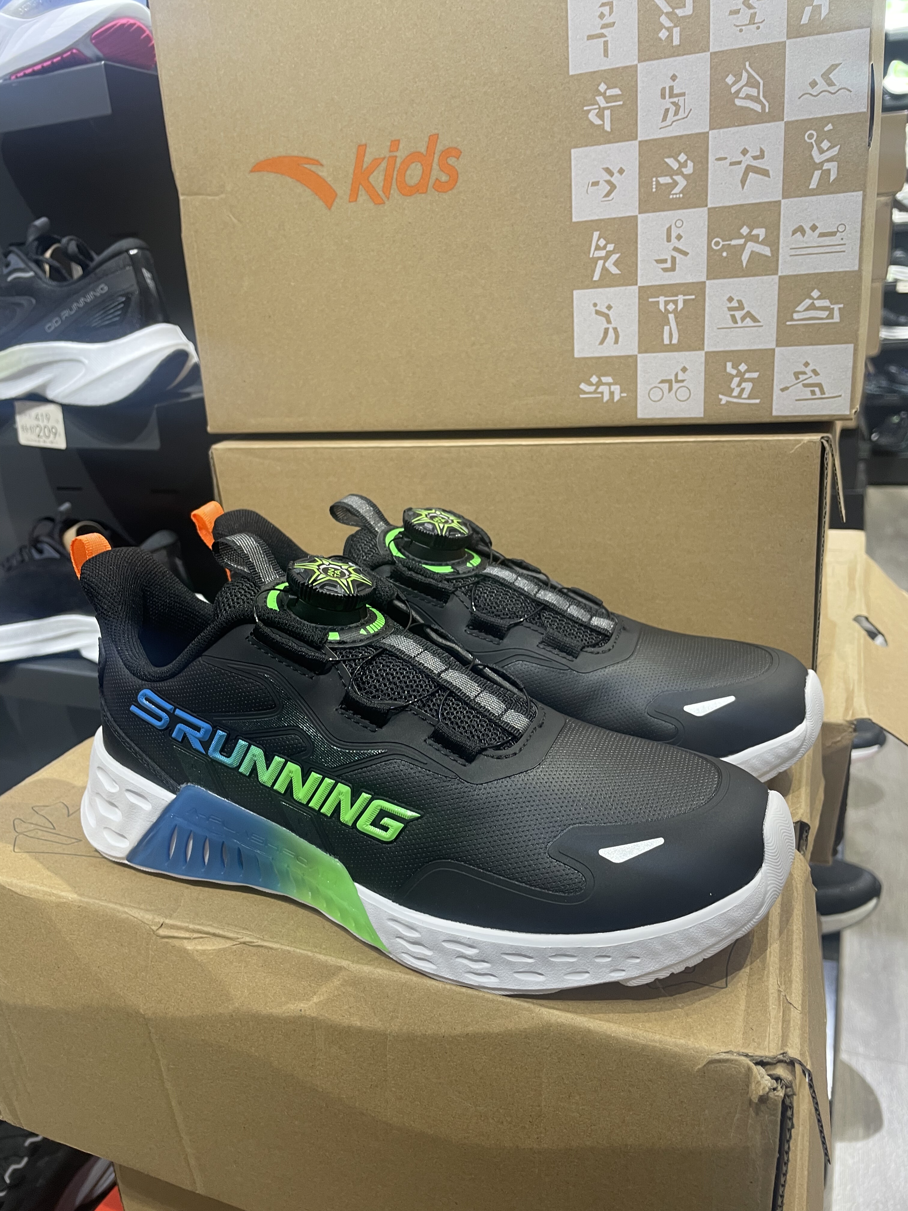 安踏追风跑鞋儿童犟弹科技春秋革面男童鞋减震稳护学生专业运动鞋