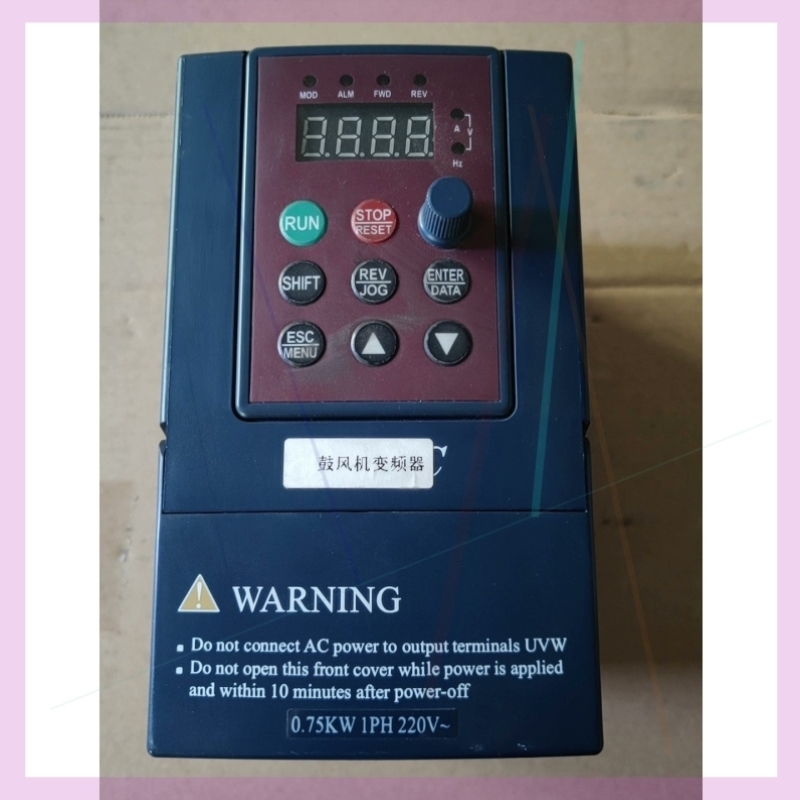 【议价】EDS800-2S0007N 成色好易能变频器 220V