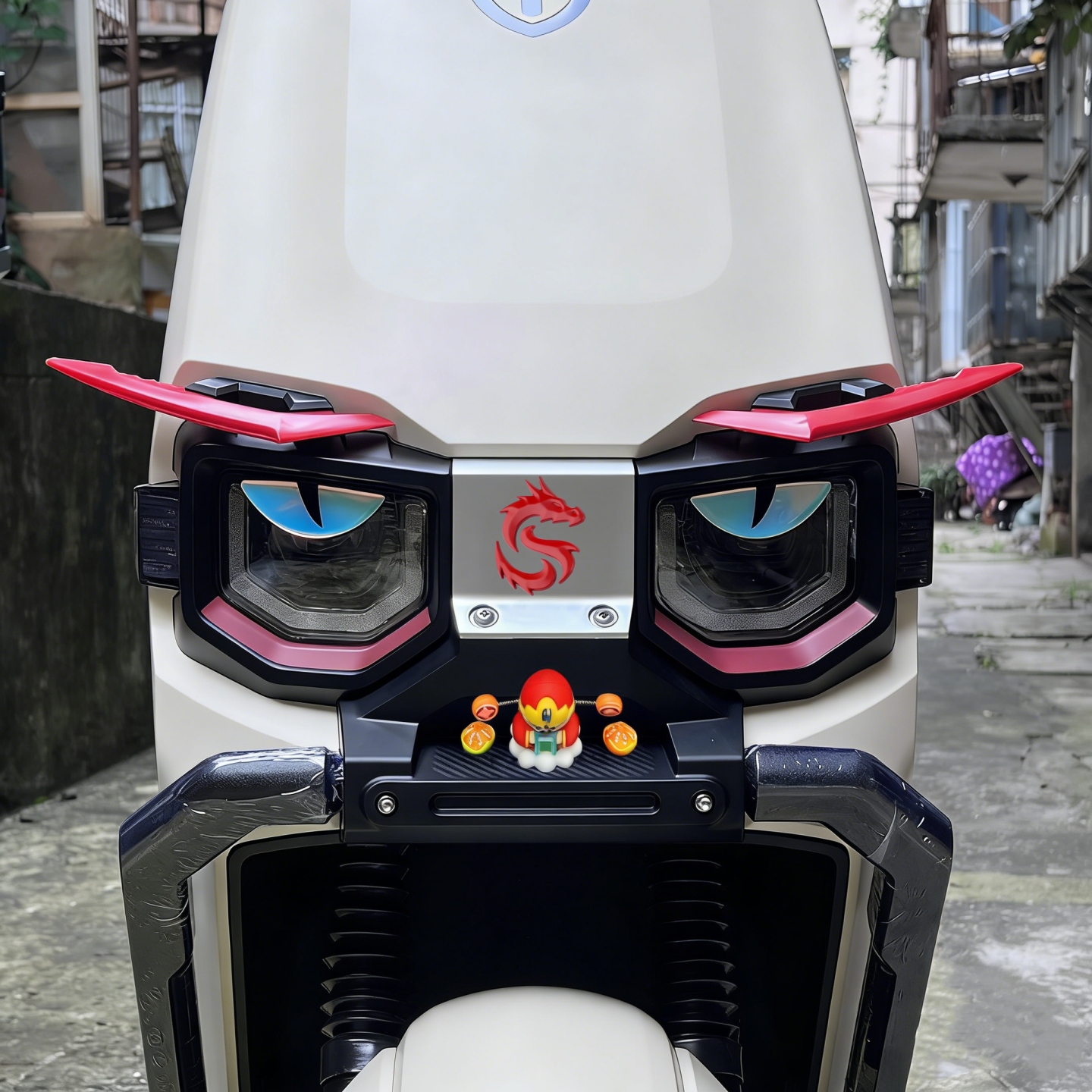 适用台铃苍穹/火眼机甲3封神电动车头玄立体影龙装饰眼睛贴纸