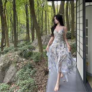 碎花吊带连衣裙女秋海边度假仙女初恋长裙油画晕染多巴胺穿搭