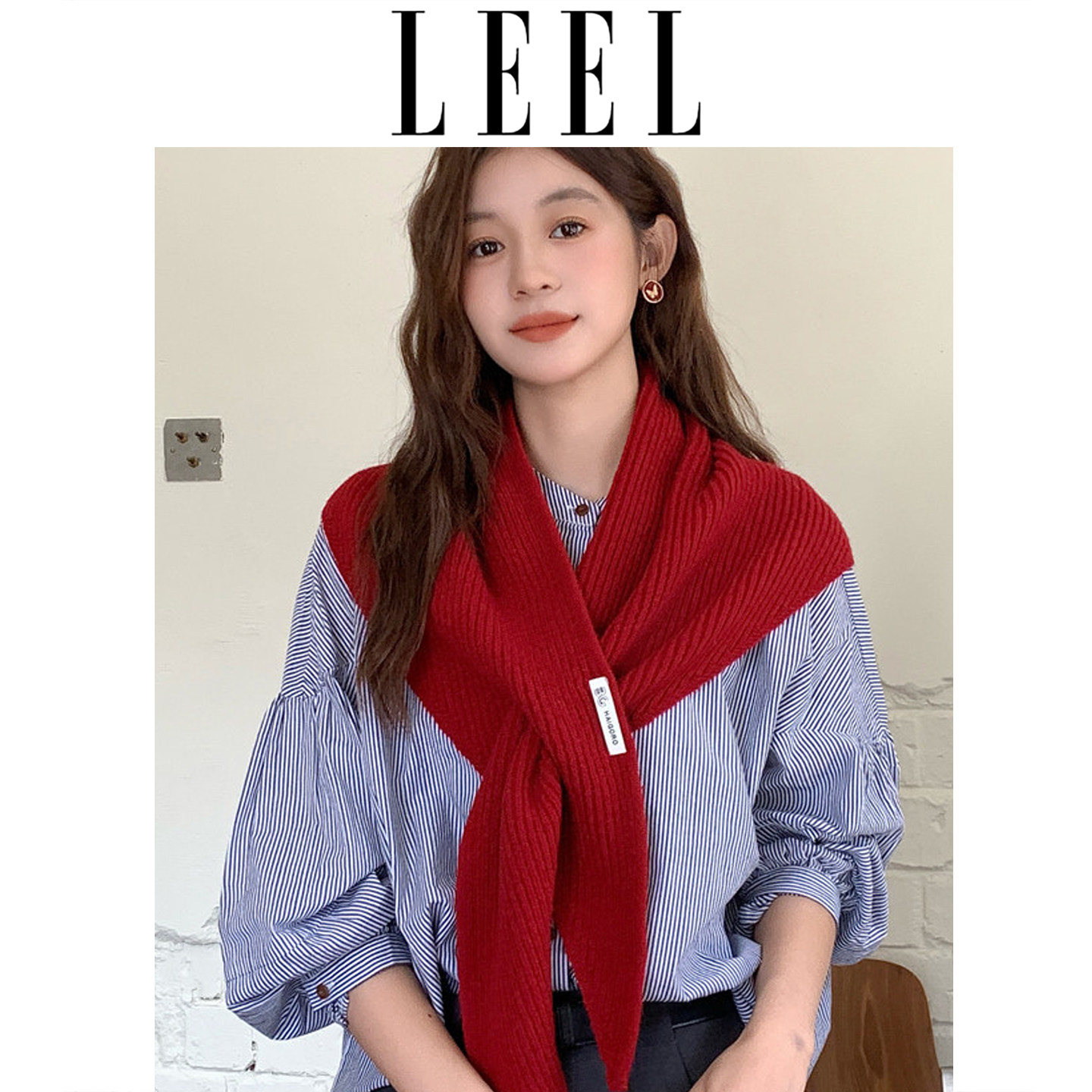 LEEL秋季保暖红色针织三角巾披肩围巾两用女外搭交叉坎肩毛衣保暖