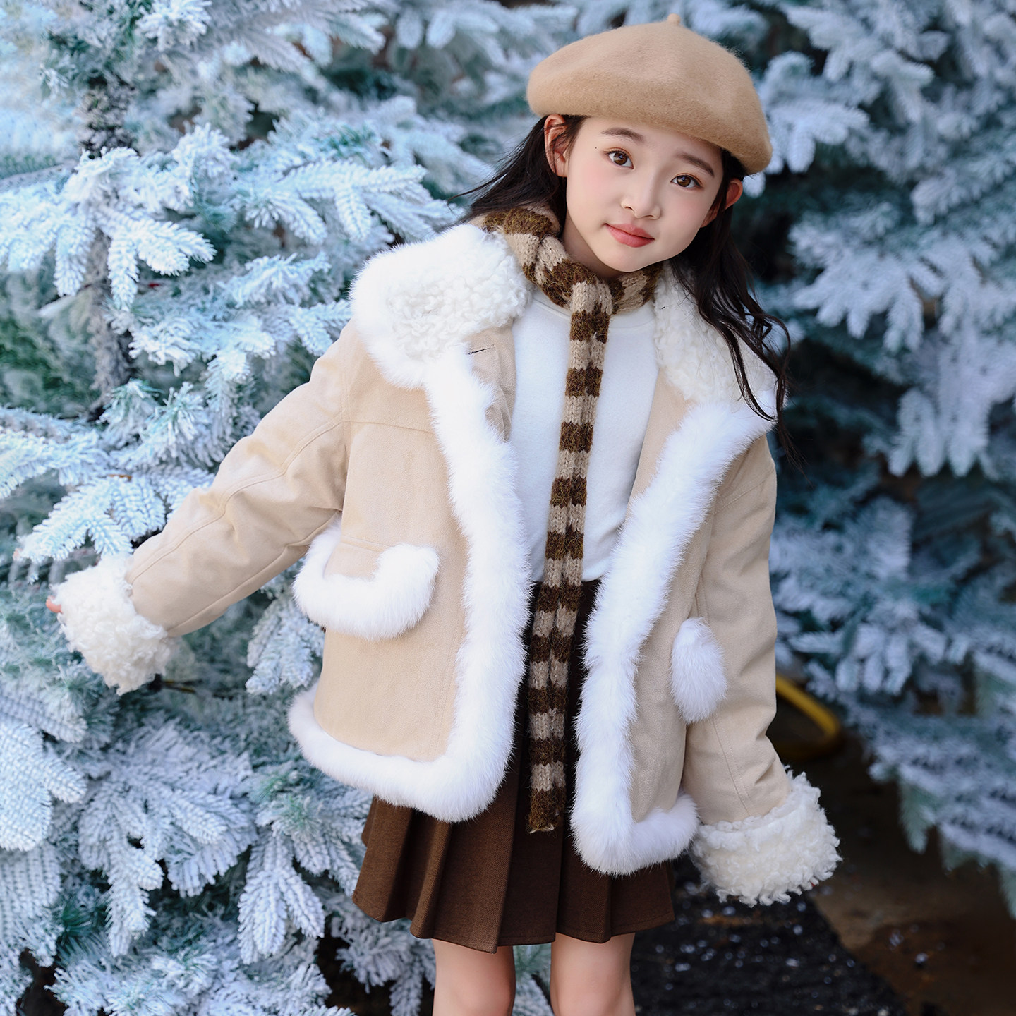 福潴潴kids麂皮儿童羽绒服2025年冬季新款新国标90白鸭绒保暖外套