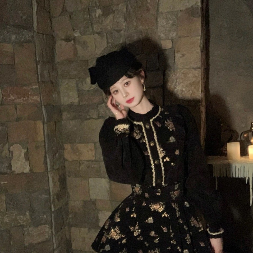 一生罗曼鎏金玫瑰法式复古设计感小众新款女上衣长袖衬衫+长短裙