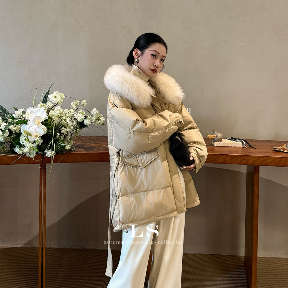 【LS黑标】2025冬季新款狐狸毛领中长款保暖女白鸭绒羽绒服YX805