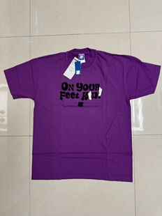 旭洋体育UNDEFEATED 五道杠宽松脚丫字母印花T恤 男女同款