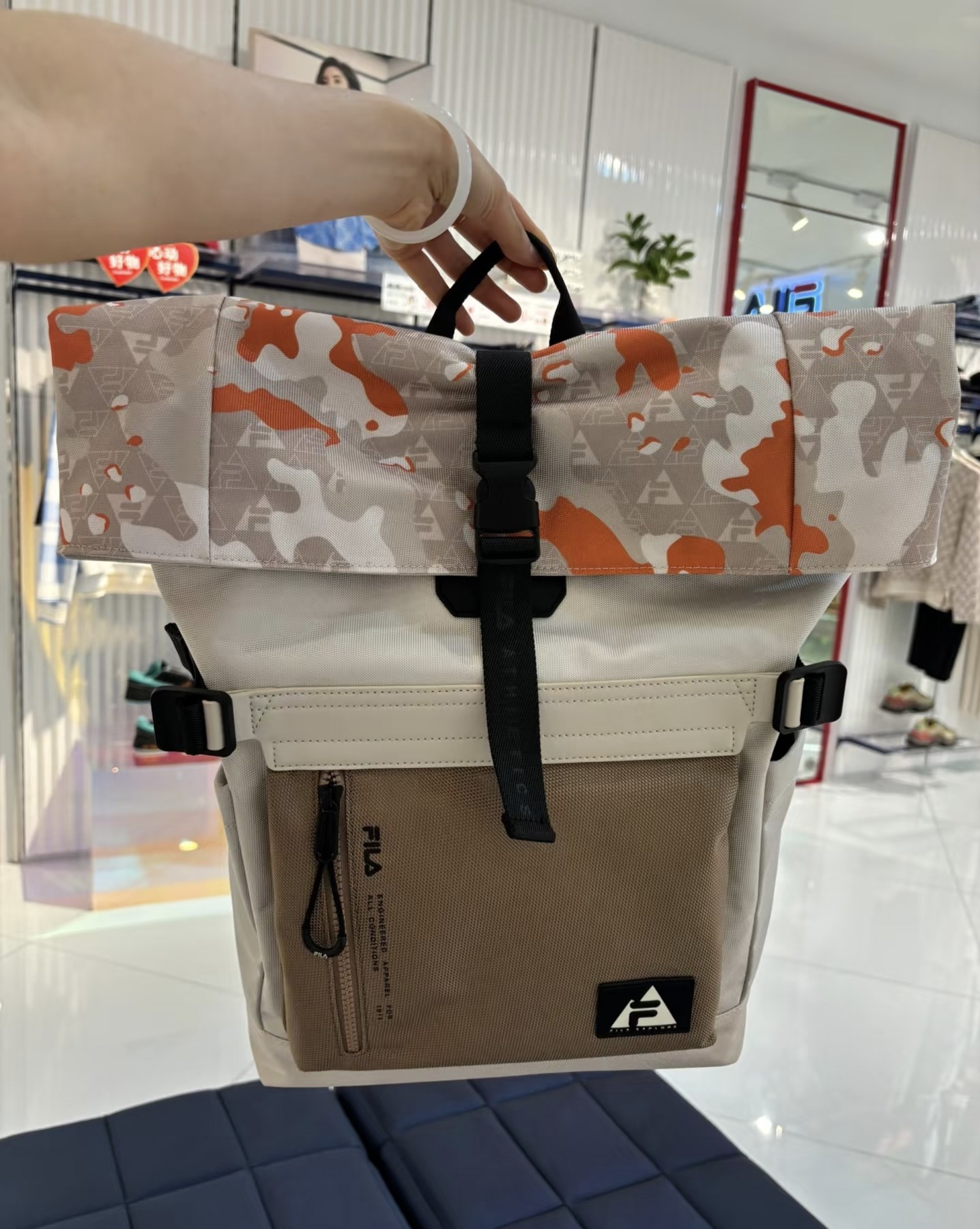 FILA斐乐 EXPLORE户外运动卷口通勤织物双肩包男款A13M417102FBN