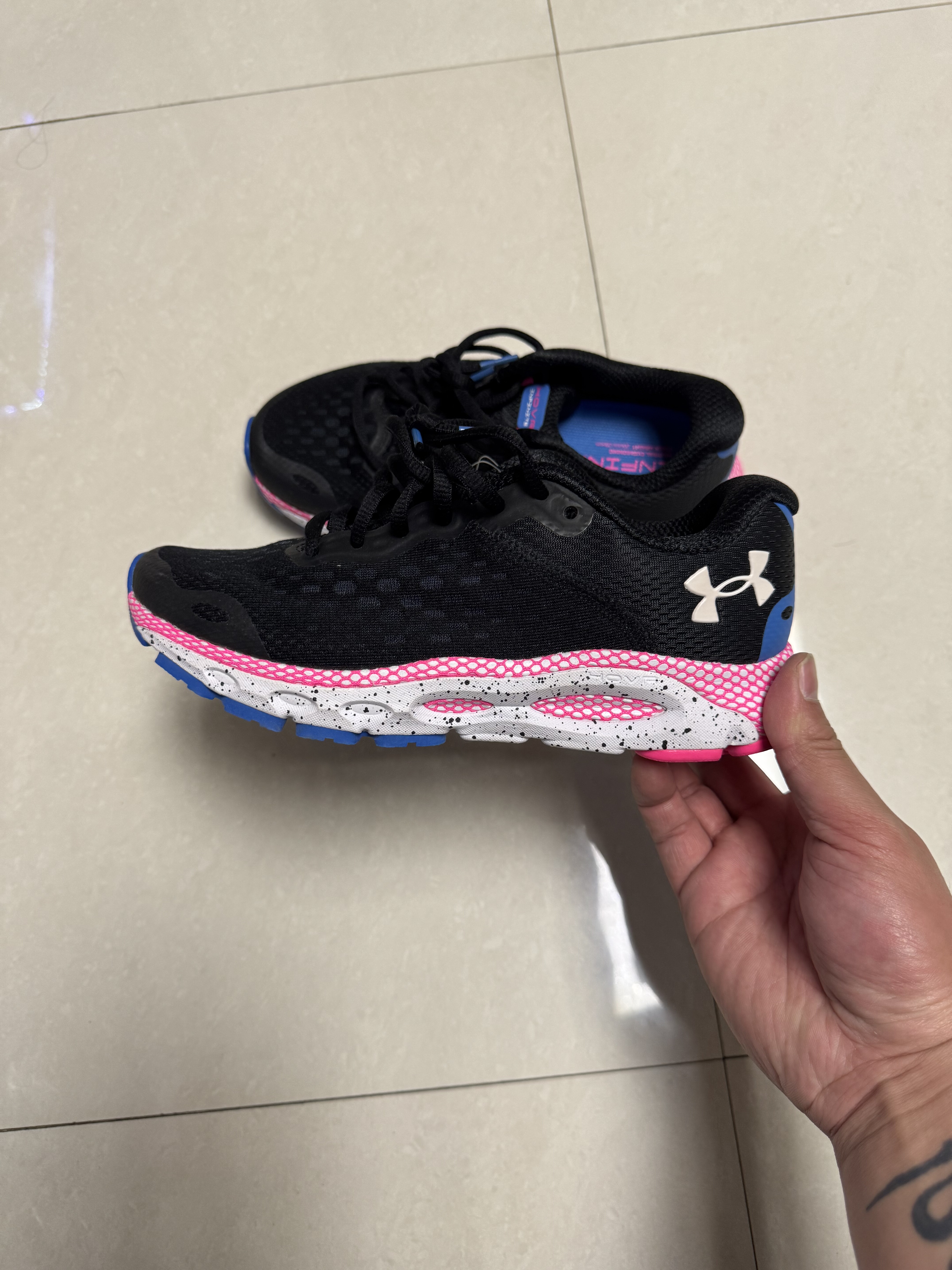 安德玛女鞋正品UA HOVR Infinite3健身训练运动减震跑步鞋3025217