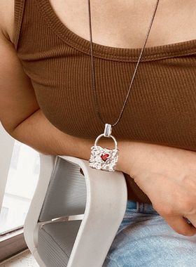 韩版INS小众轻奢设计感项链褶皱肌理质感小锁爱心锆石女毛衣链