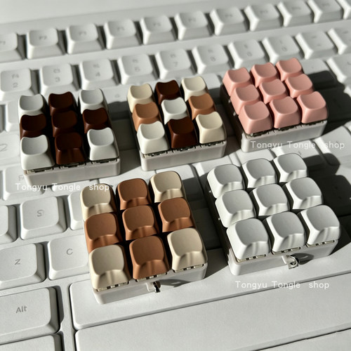 9 keyboard fidget toy clicker keyring girl键盘挂件解压玩具