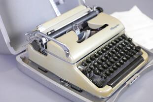 德国上世纪中Olympia奥林匹亚古董机械英文打字机老机械功能完好