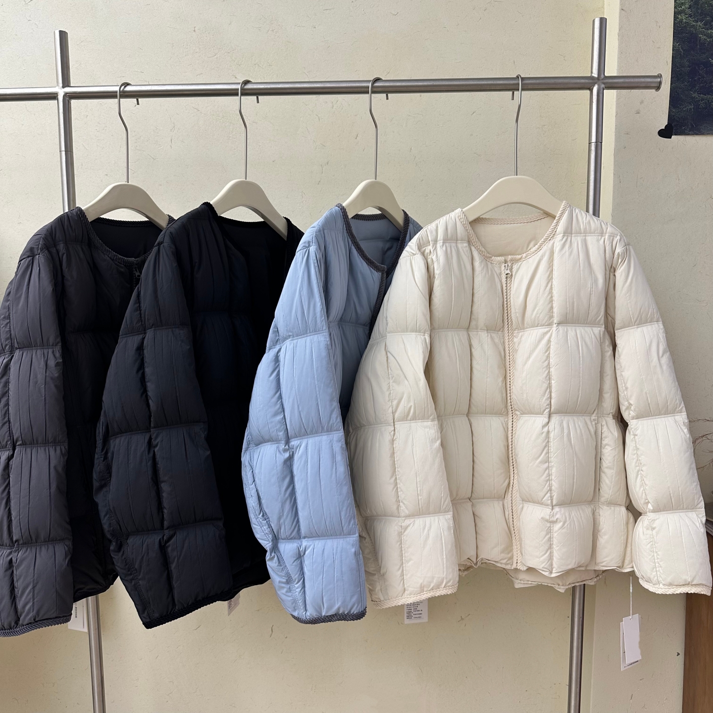 2025秋冬季新款羽绒服女短款灯芯绒拼接宽松显瘦简约圆领保暖外套