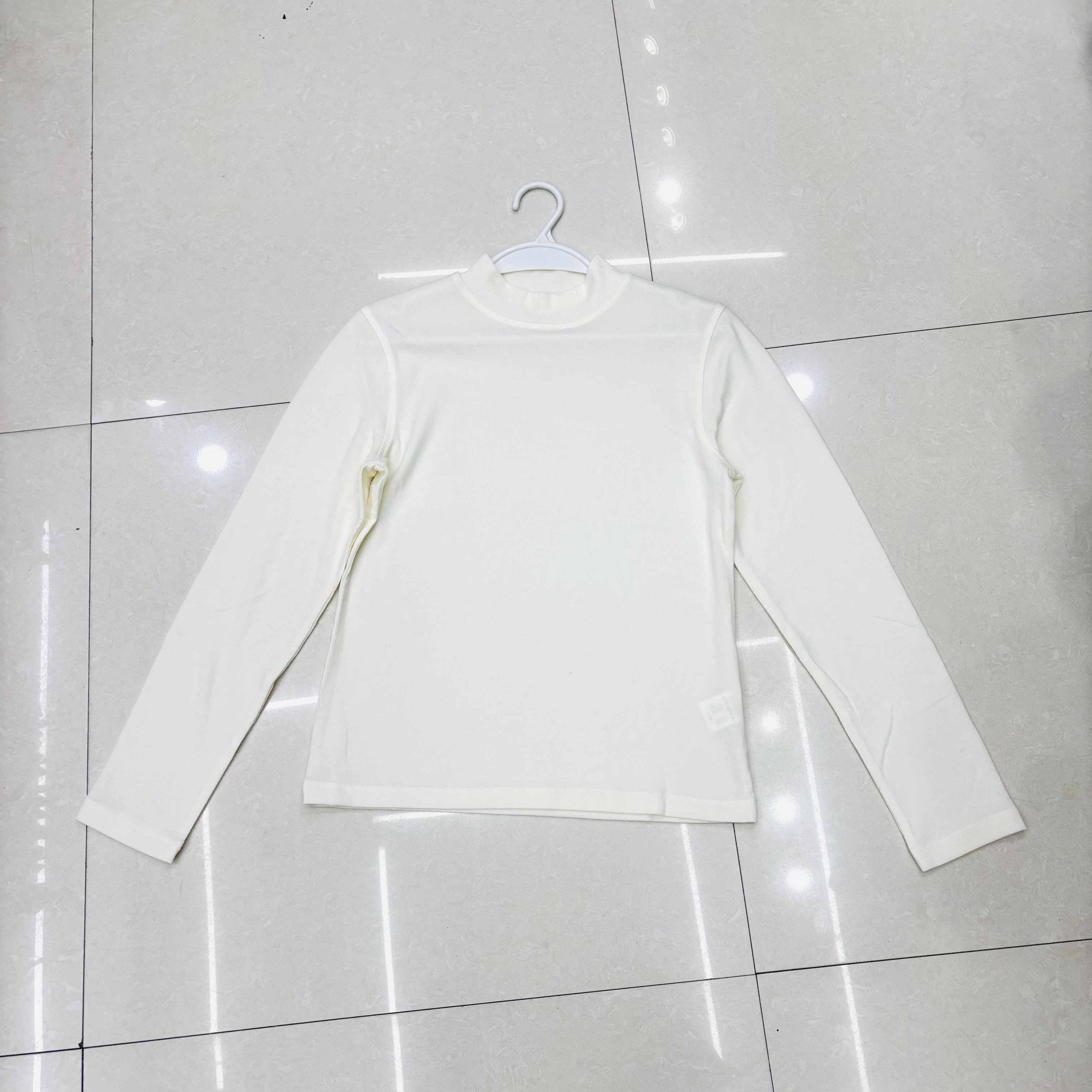 48.9聚酯28.6绵羊毛9.5莱赛尔9.3棉3.7氨纶长袖T恤打底衫