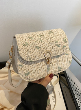 今年流行时尚草编小包包女夏2022新款潮百搭蕾丝编织单肩斜挎包女
