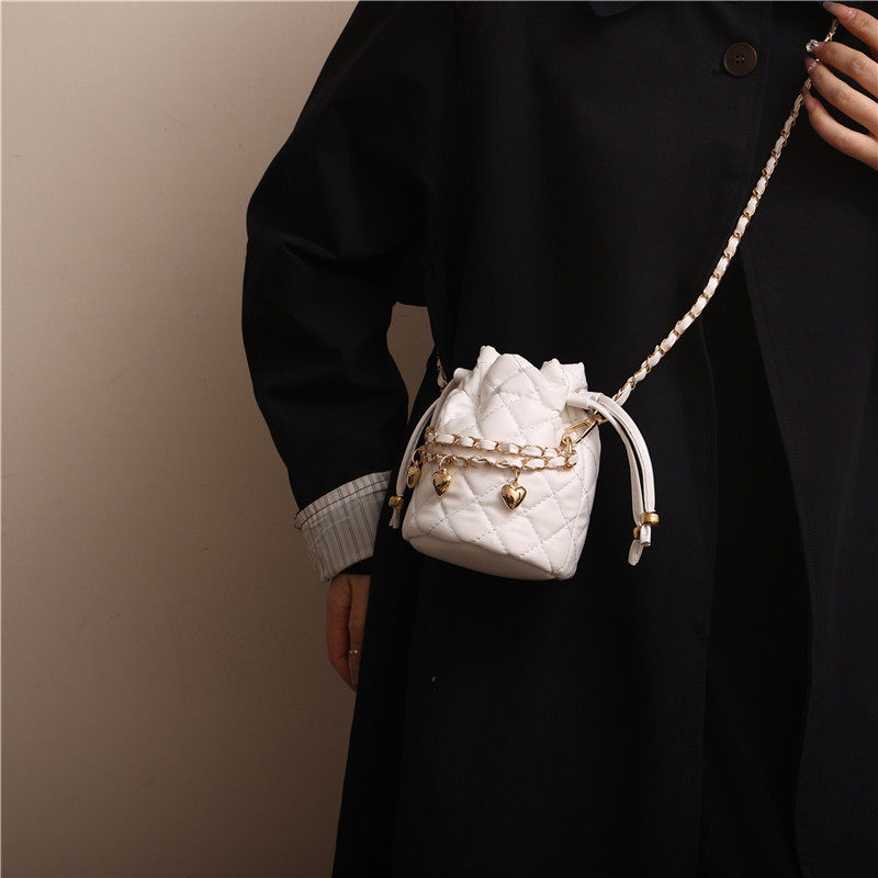 今年菱格流行休闲水桶包包女春夏2024新款小众百搭单肩链条斜挎包,箱包皮具/热销女包/男包,水桶包,淘宝优惠券,粉丝福利购,淘宝优惠卷