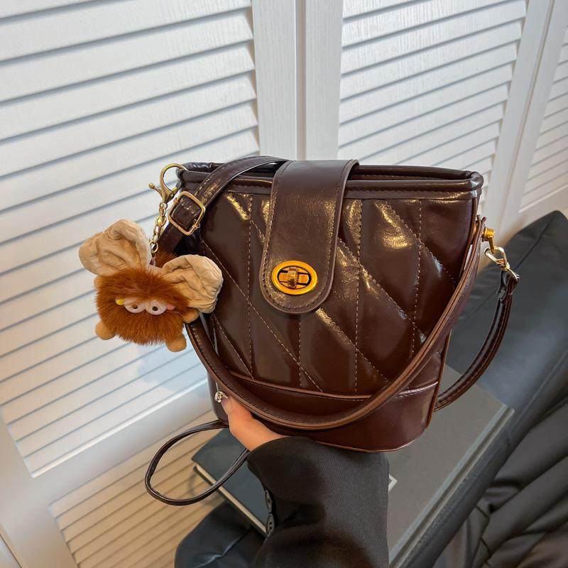 休闲复古小包包女2025新款秋冬季百搭斜挎包时尚超火手提包水桶包,箱包皮具/热销女包/男包,水桶包,淘宝优惠券,粉丝福利购,淘宝优惠卷