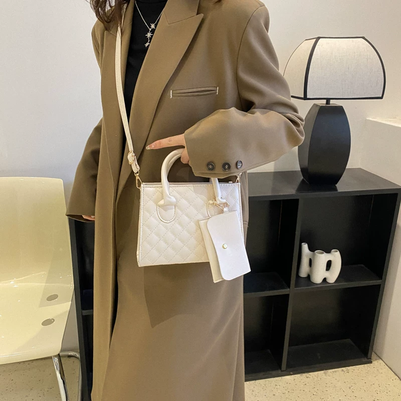Small bag with diamond pattern, shoulder bag, one-shoulder bag, high-end, 2023 collection