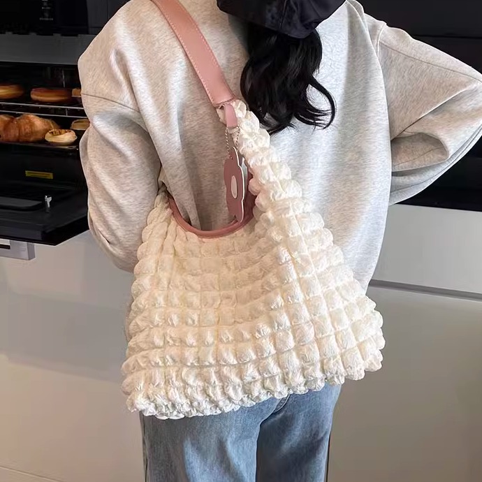 女高级感小众设计手提水桶包