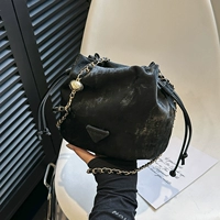 Черный без украшений