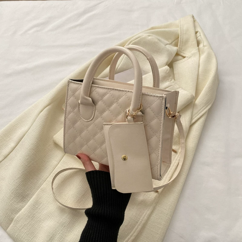 Small bag with diamond pattern, shoulder bag, one-shoulder bag, high-end, 2023 collection