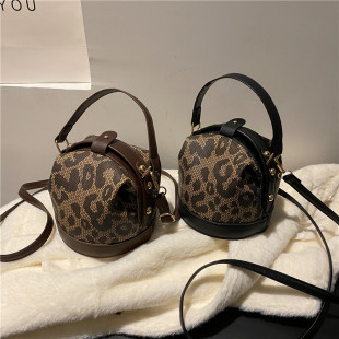 小众设计高级感复古小圆包女2021新款 包包百搭气质单肩斜挎包手提