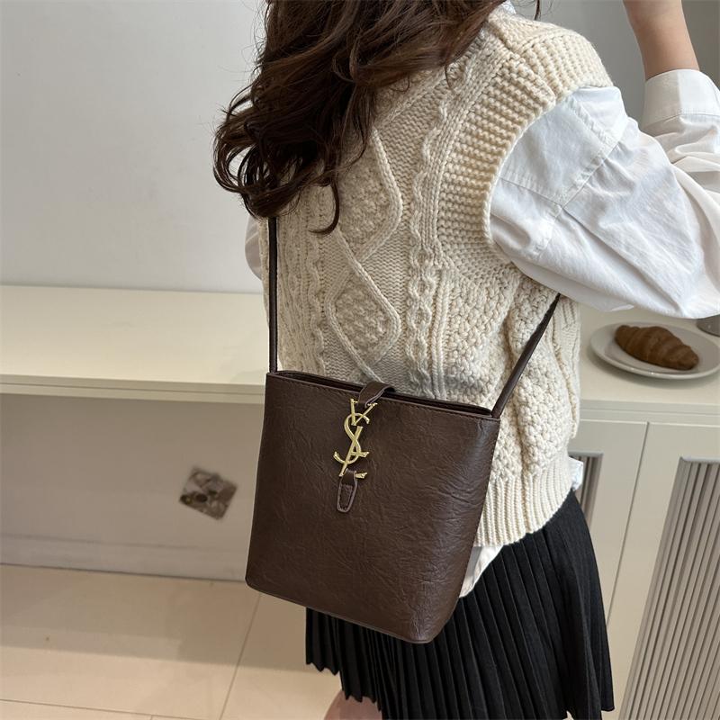 复古水桶包赫雅大容量通勤包