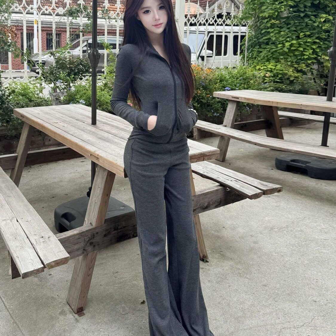 衣服女款春季欧货休闲运动套装女2026新款春秋时尚洋气设计感微喇