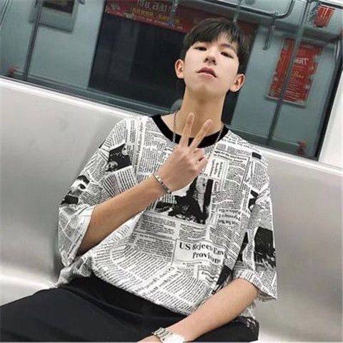 夏季男装报纸短袖t恤男学生韩版宽松五分袖网红社会男上衣服潮流