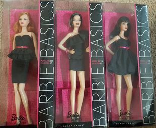 Model Barbie 芭比娃娃 Basics 1.5 小黑裙超模珍藏版 Collection