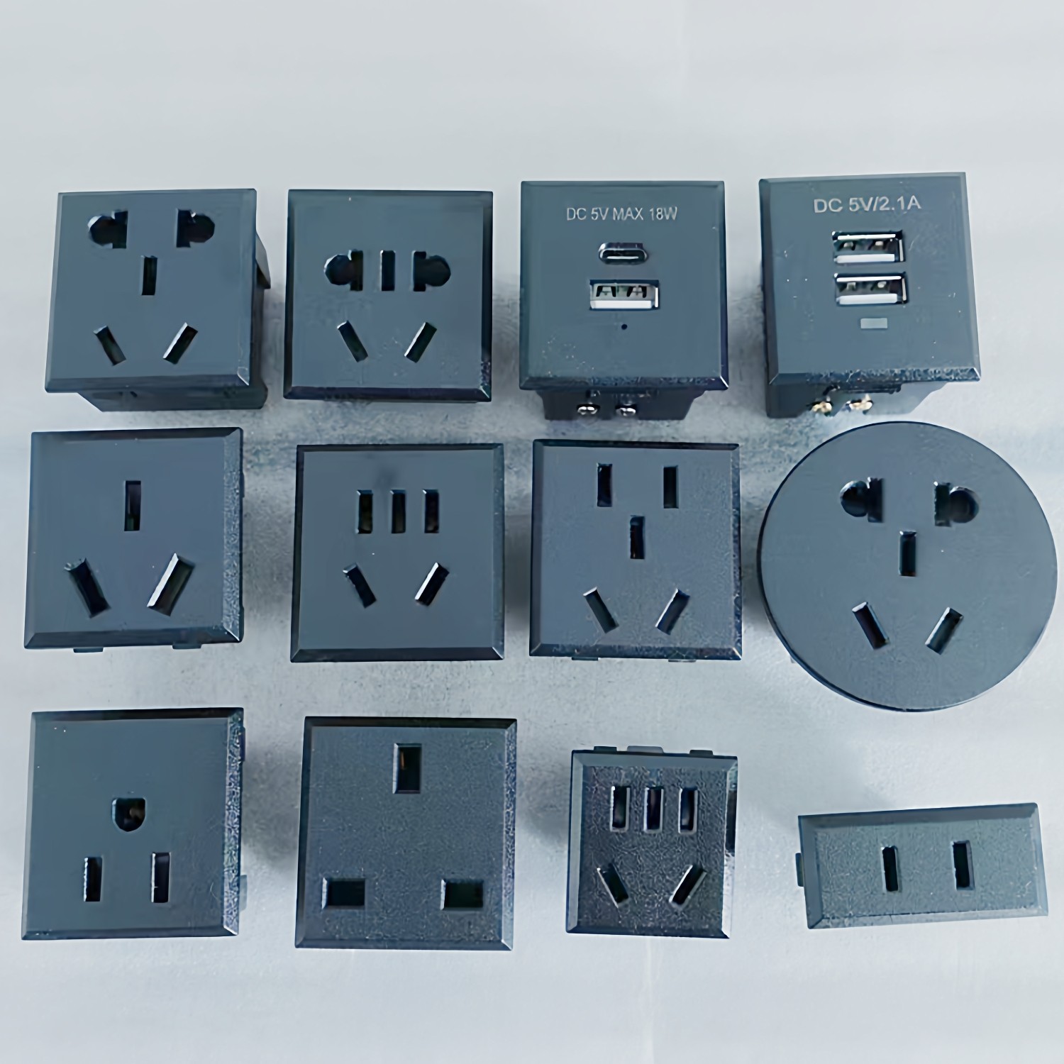 嵌入式电源插座卡式10A二三插带保护门国标小五孔桌面USB机箱插座