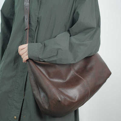 鱼肚白原创设计师小众单肩包真皮文艺复古托特包大容量hobo斜挎包