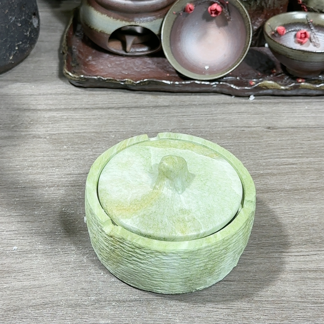 55.90  烟灰缸带盖子