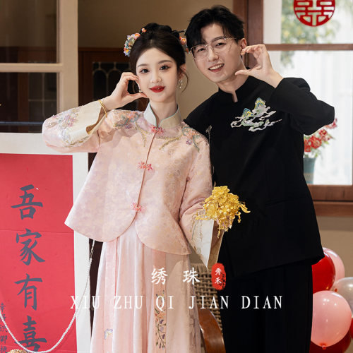 粉色新中式订婚服敬酒服