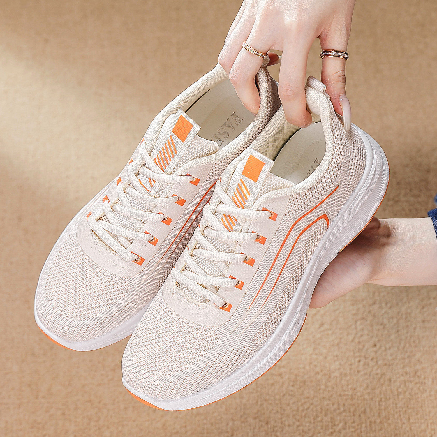 今年流行特惠2026年秋新款潮鞋平底低帮软底跑步鞋休闲透气女鞋,女鞋,时尚休闲鞋,淘宝优惠券,粉丝福利购,淘宝优惠卷