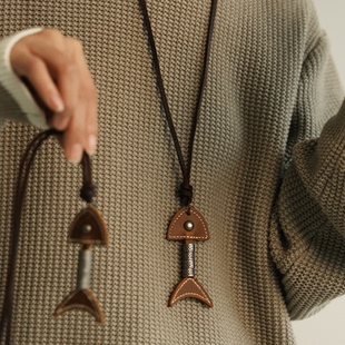 贰狸手作「鱼骨头」原创牛皮项链皮绳项饰小众牛皮毛衣链复古项链