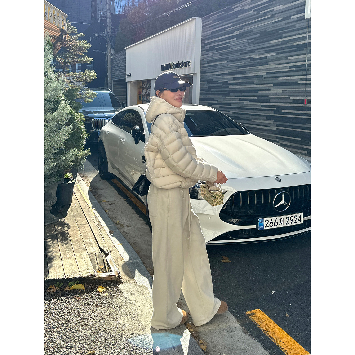 YANGLE_加绒休闲裤女2025新款冬季加厚韩系慵懒抽绳直筒白色裤子