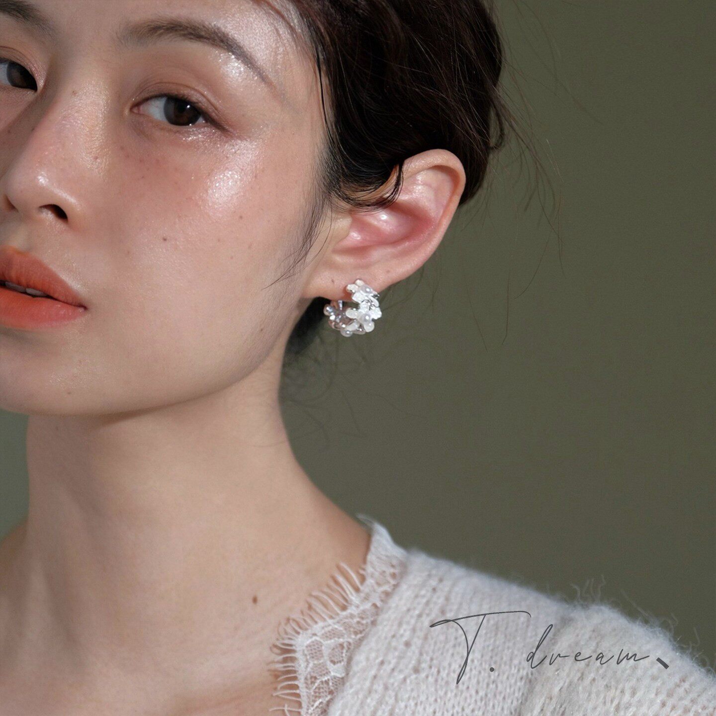 《风信子》法式莹白花朵圈圈耳环女小众设计高级耳饰耳钉2026新款