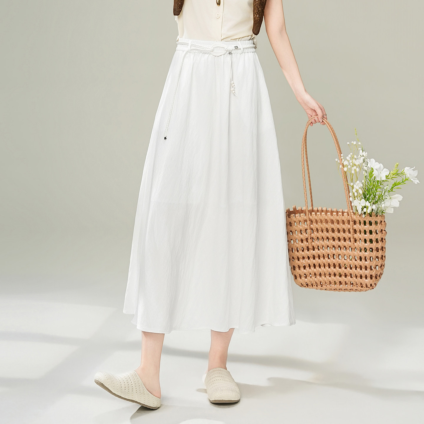 高级感白色半身裙女2026夏季新款长裙高腰显瘦A字裙大摆裙遮肚子