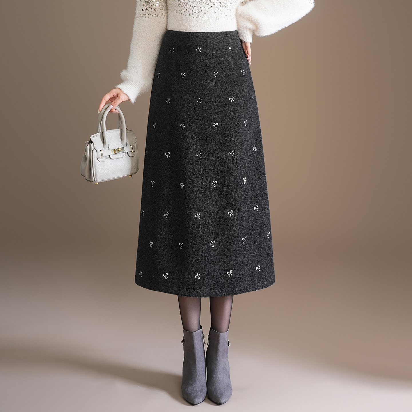 刺绣毛呢半身裙女秋冬2025新款高腰显瘦a字裙通勤中长款厚款冬裙