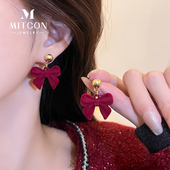 酒红色植绒蝴蝶结耳钉女2023年新款 爆款 耳环小众设计高级感耳饰女