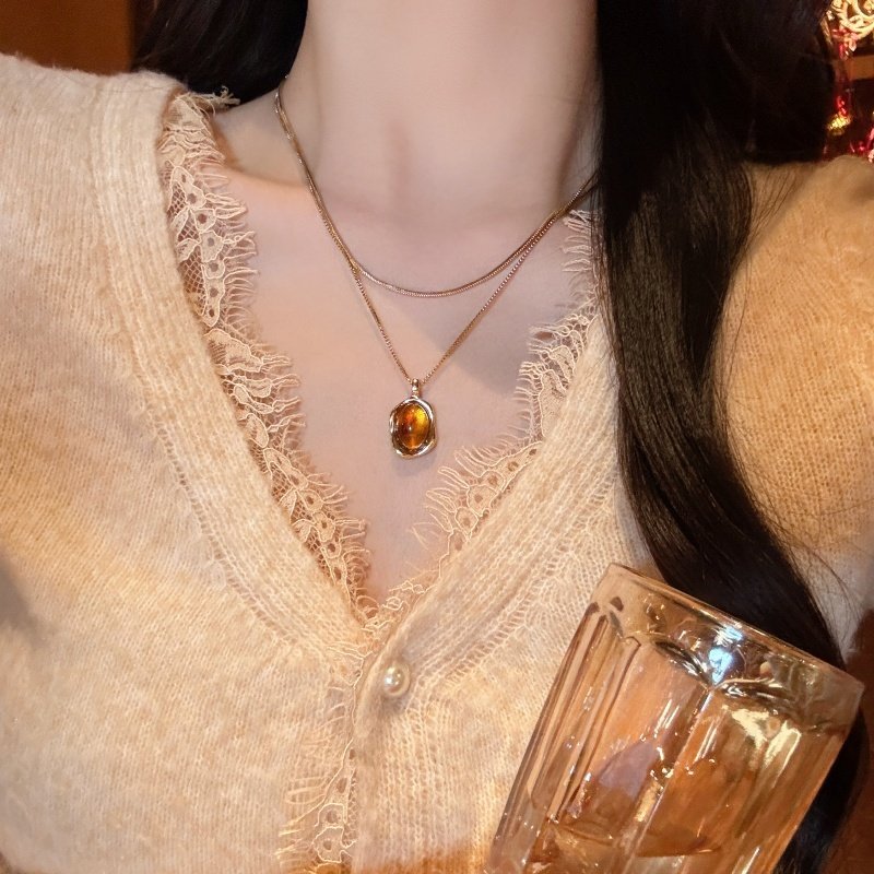 爆款琥珀叠戴金色毛衣项链女春天配饰轻奢高级感小众虎眼石毛衣链