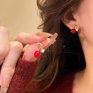 红豆相思耳钉女秋冬气质轻奢精致锆石耳饰小众设计高级感复古耳针