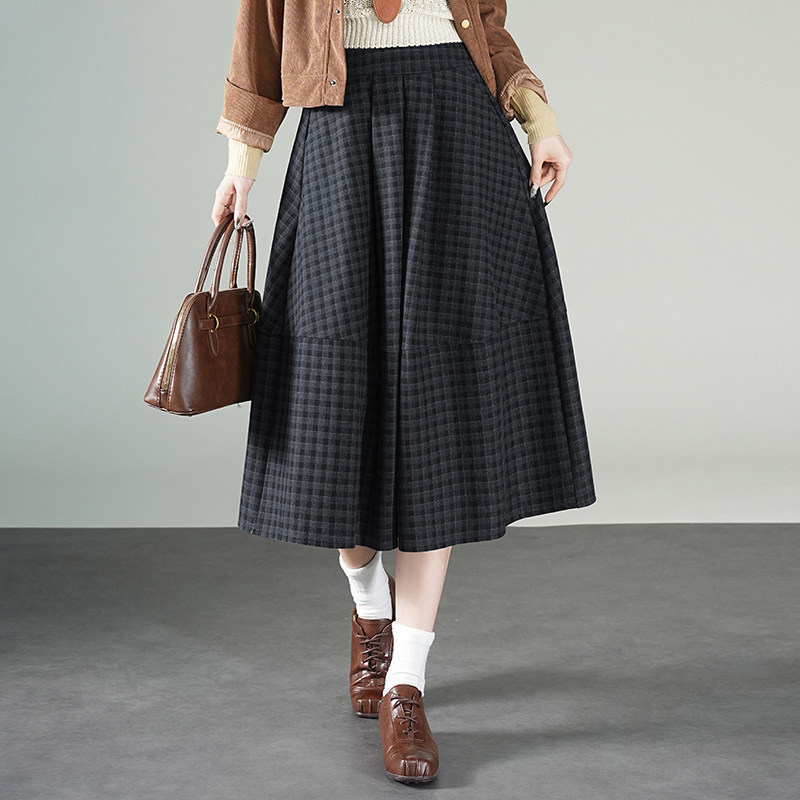 2025年秋季新款文艺时尚百搭格子半身裙女中长款宽松大码A字半裙