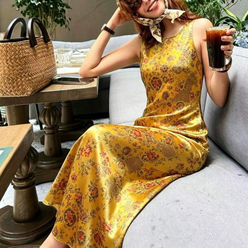 至上-上新优雅浪漫主义香云纱斜裁修身无袖连衣裙(不含丝巾)w7293