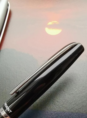 P牌~纤细古典原子笔流体线条金属圆珠笔银色黑色笔芯旋转出芯