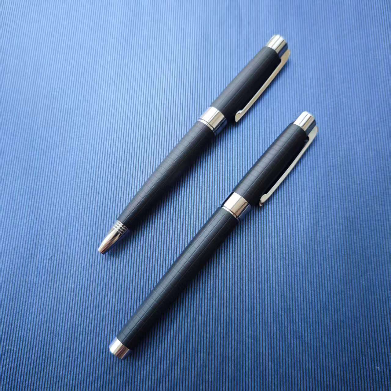 致&hellip;黑色暗纹对笔 法国签字笔亚光黑金属宝珠笔圆珠笔轻奢签名笔