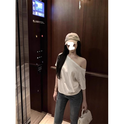 2025新款辣妹纯色斜肩短袖T恤女装夏季松弛感百搭宽松露肩上衣