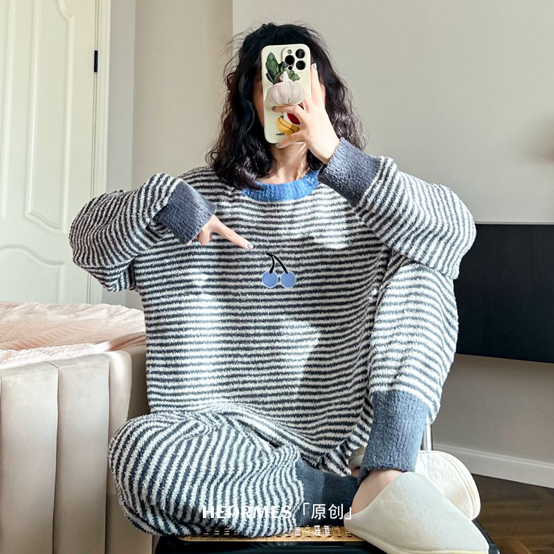 HEARMES小樱桃撞色领睡衣女