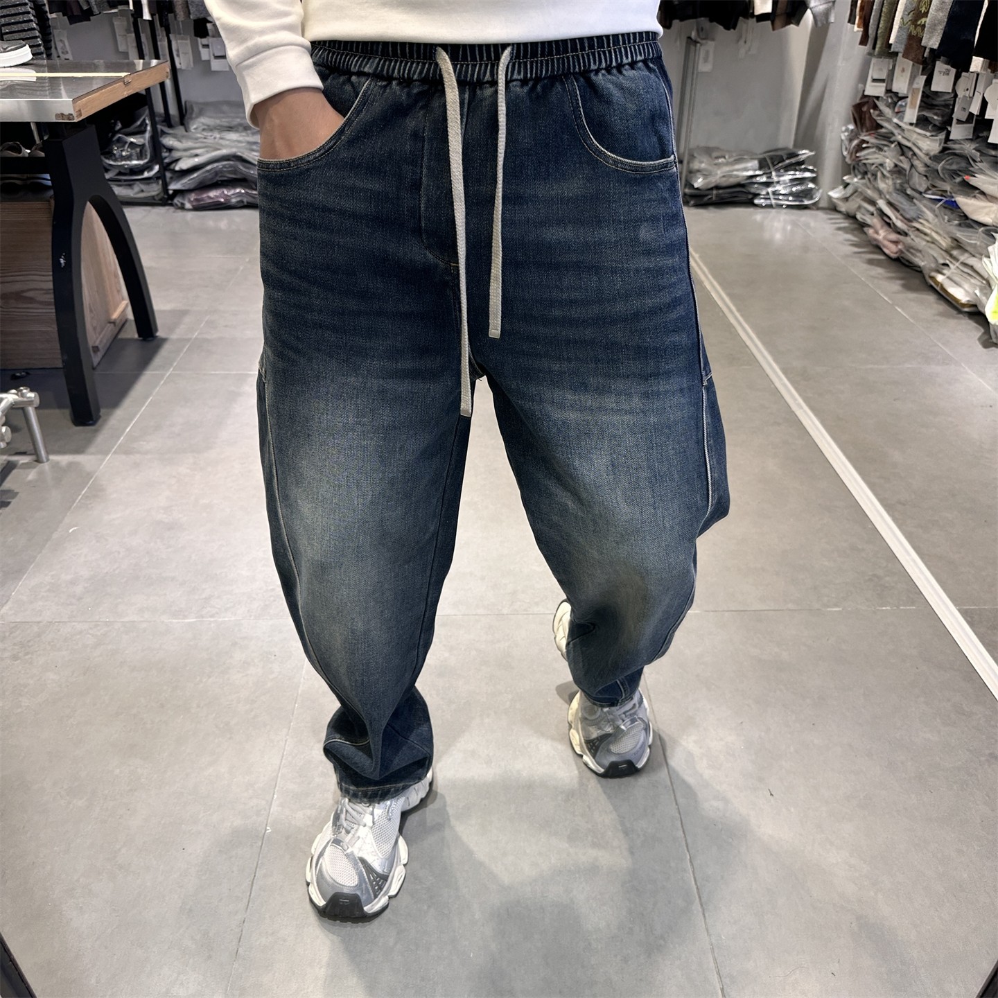 微腾冬季拼接加绒加厚松紧腰牛仔裤男美式复古水洗宽松显瘦直筒裤